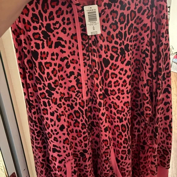 Torrid Classic Cozy Fleece Zip Up Tunic Hoodie Size 5~Pink Leopard~NWT - Picture 3 of 3
